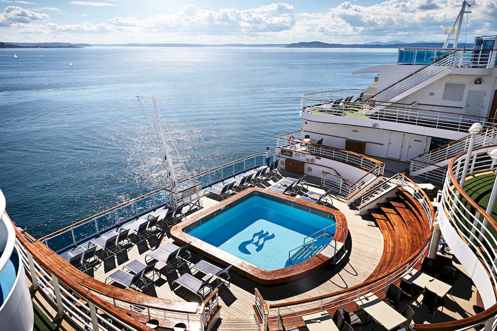 Current Position and Itinerary for the Emerald Princess Cruisewatch